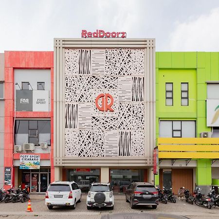 Hotel Reddoorz Plus Near Living Plaza Jababeka à Cikarang Extérieur photo