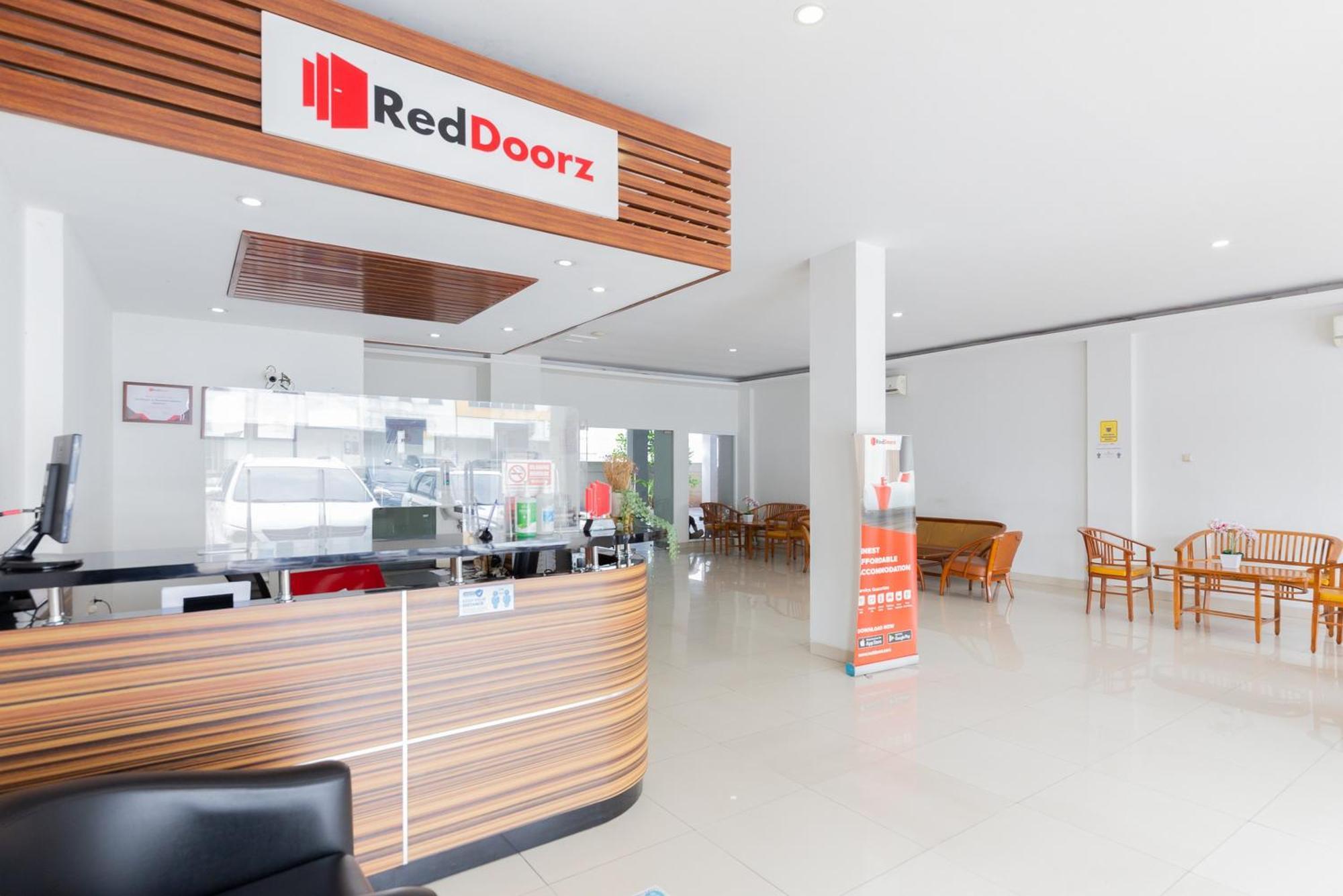 Hotel Reddoorz Plus Near Living Plaza Jababeka à Cikarang Extérieur photo